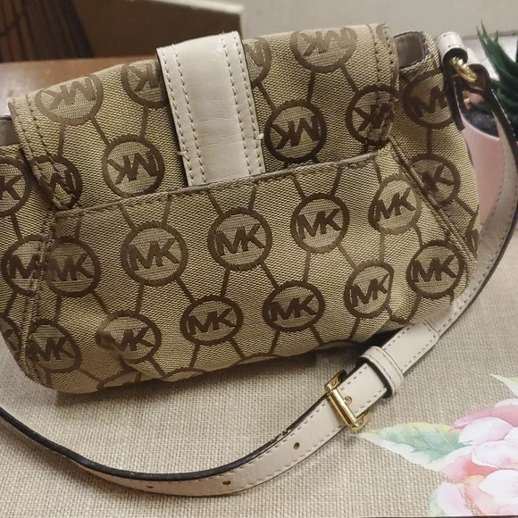 Michael Kors Crossbody - Picture 3 of 7